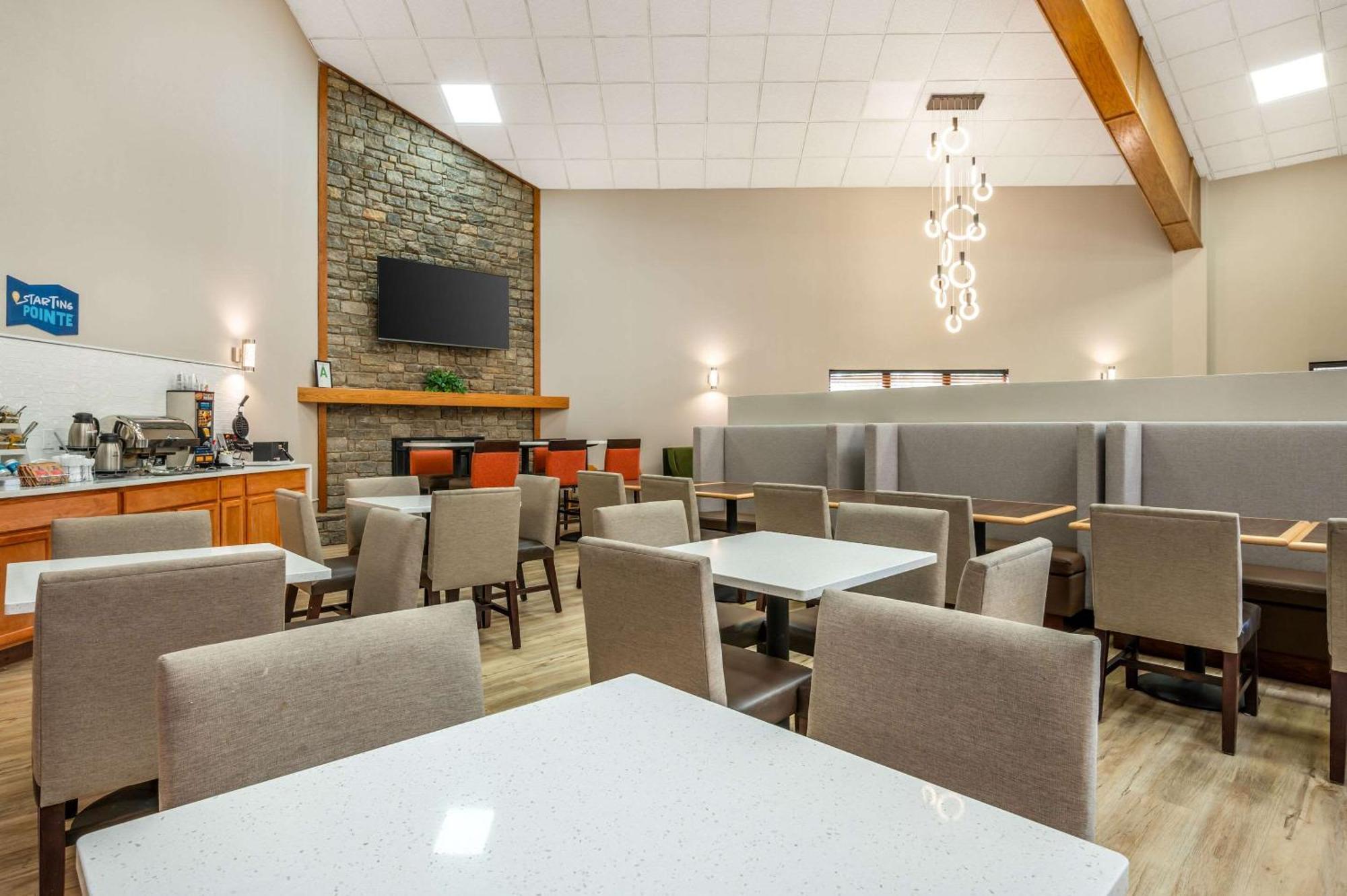 Clarion Pointe Louisville East Esterno foto