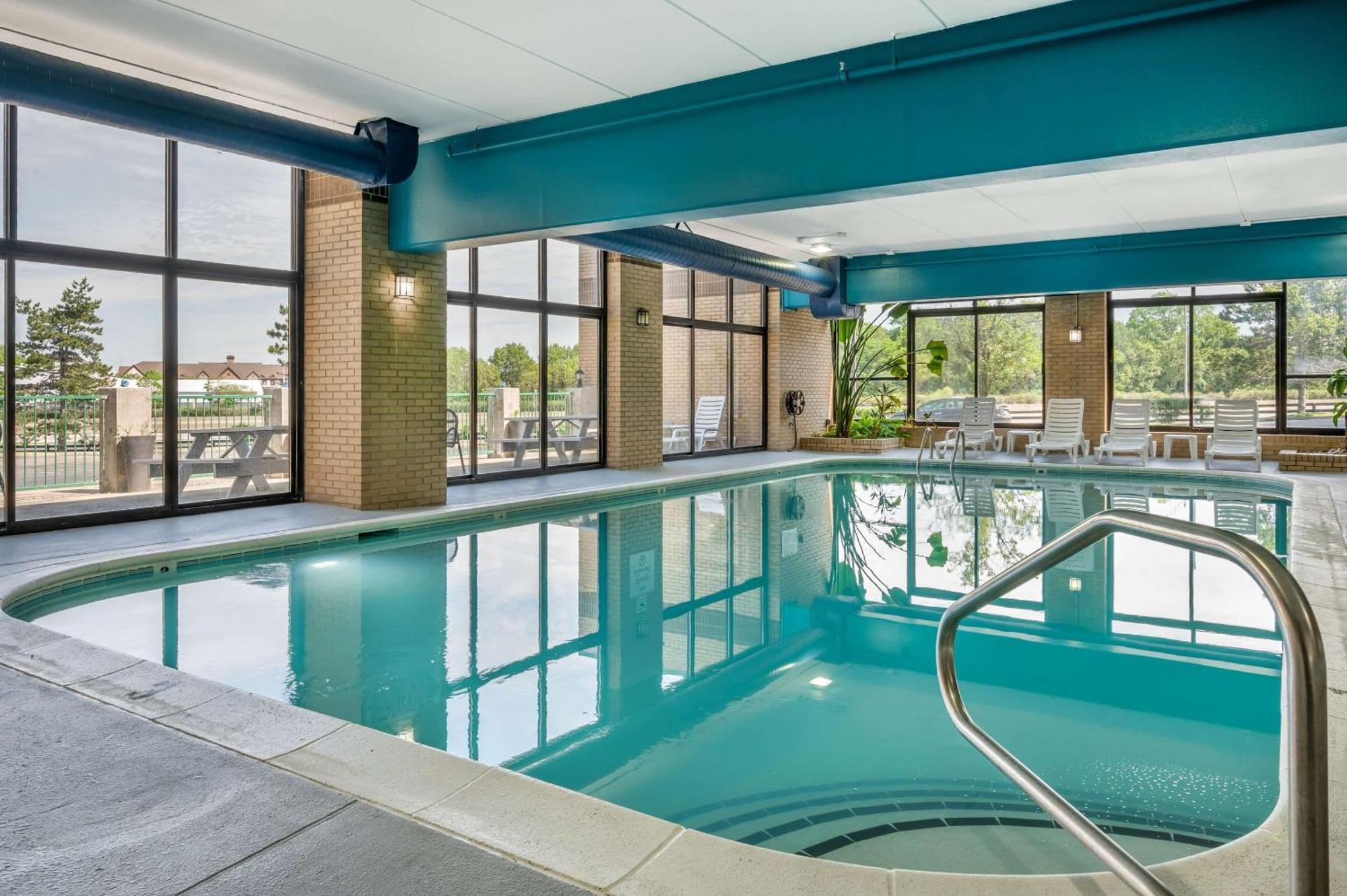 Clarion Pointe Louisville East Esterno foto