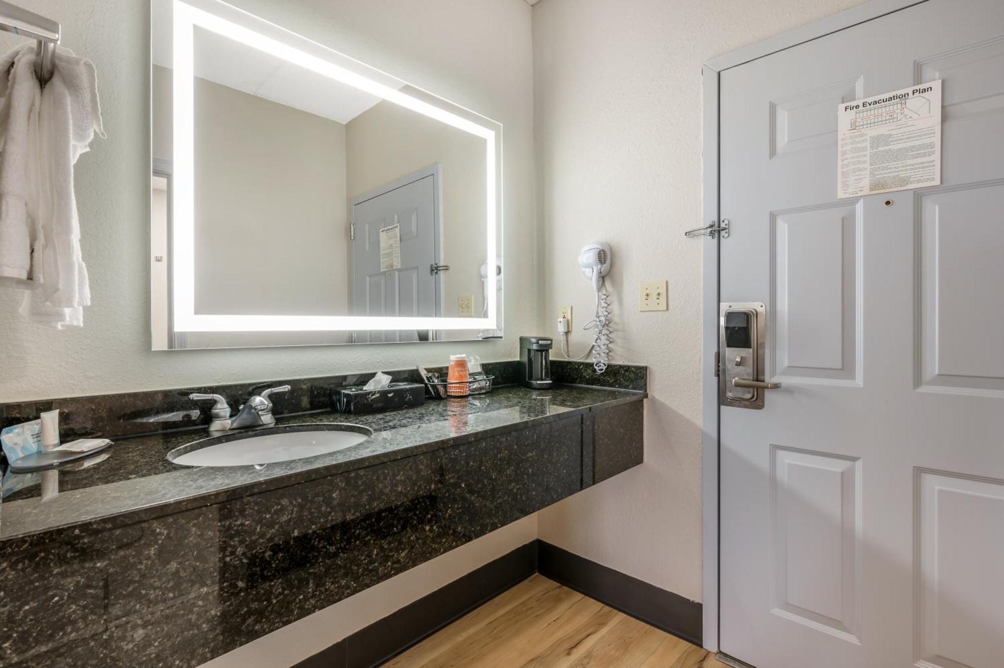 Clarion Pointe Louisville East Esterno foto