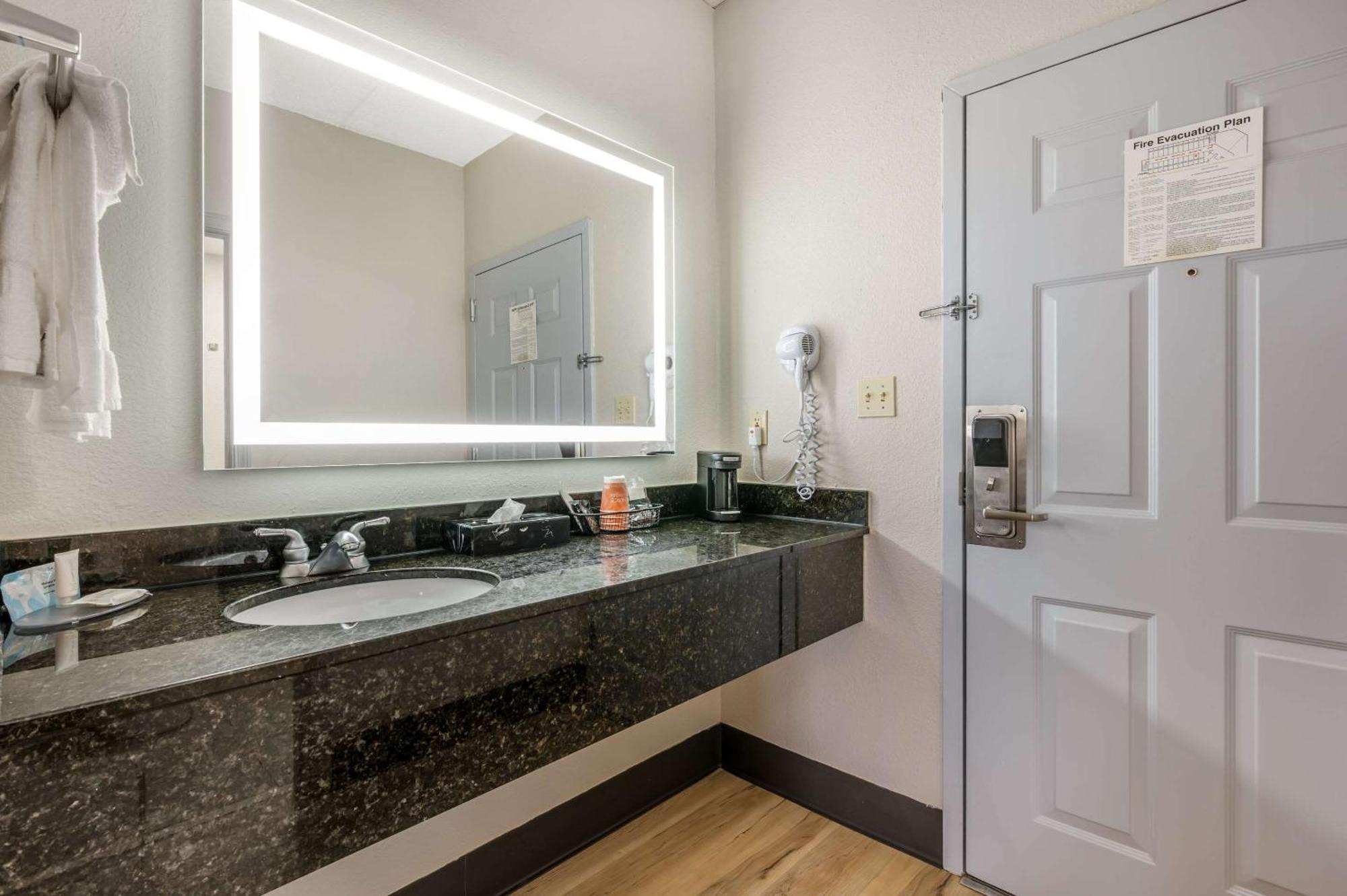 Clarion Pointe Louisville East Esterno foto